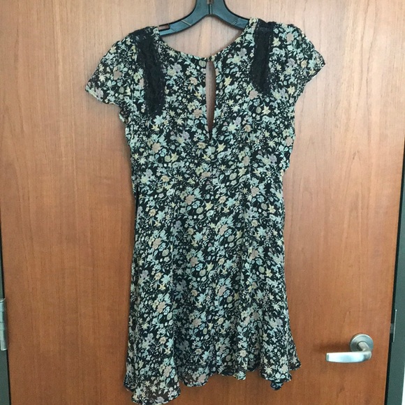 SOLD Winter Kate Floral mini dress - Picture 4 of 4